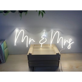 ‘Mr & Mrs’ Neon sign
